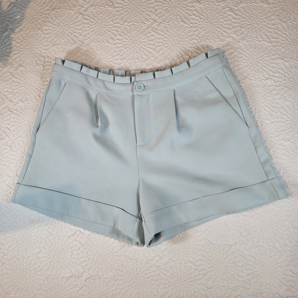 VENUS Blue Pleated High-Waist Cuffed Shorts - Size‎ 6